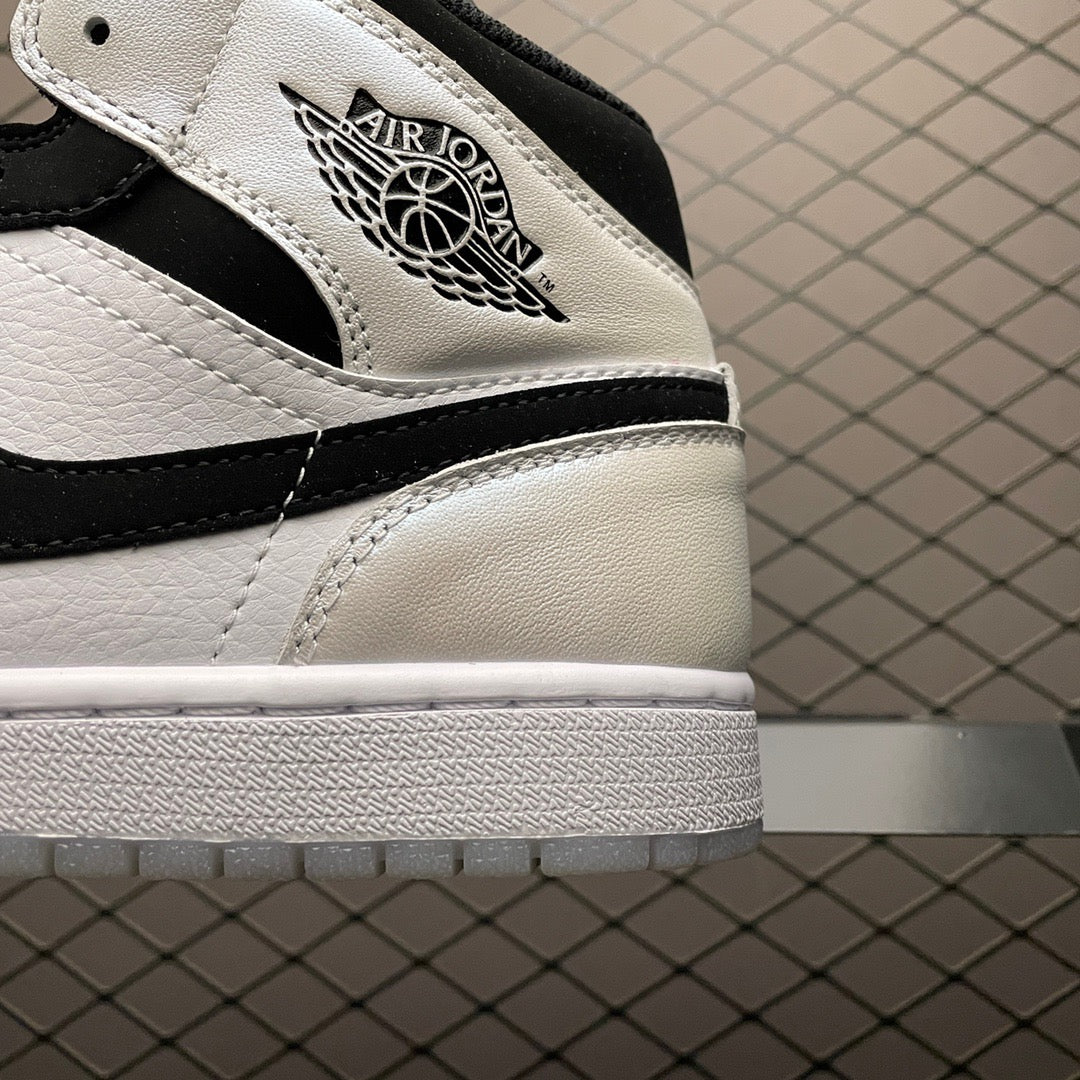 Nike Air Jordan 1 Mid "Diamond Shorts" 